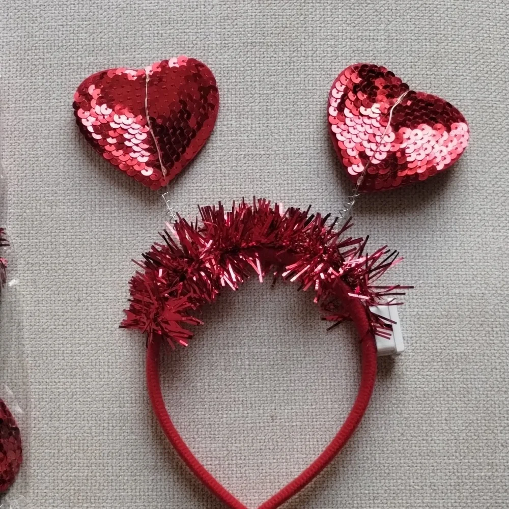 Valentine Light up Headbands with sequence Hearts 2in pack Red